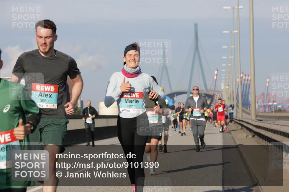 03.10.2025 - Köhlbrandbrückenlauf Jannik Wohlers http://msf.ph/oto/9101390 03.10.2025 09:48:57 Position 3 98, 3659, 3227, 1088 meine-sportfotos.de
