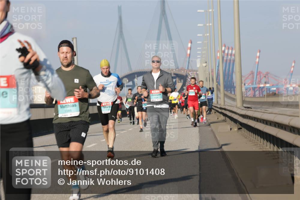 03.10.2025 - Köhlbrandbrückenlauf Jannik Wohlers http://msf.ph/oto/9101408 03.10.2025 09:48:59 Position 3 1088, 41, 111, 1334 meine-sportfotos.de