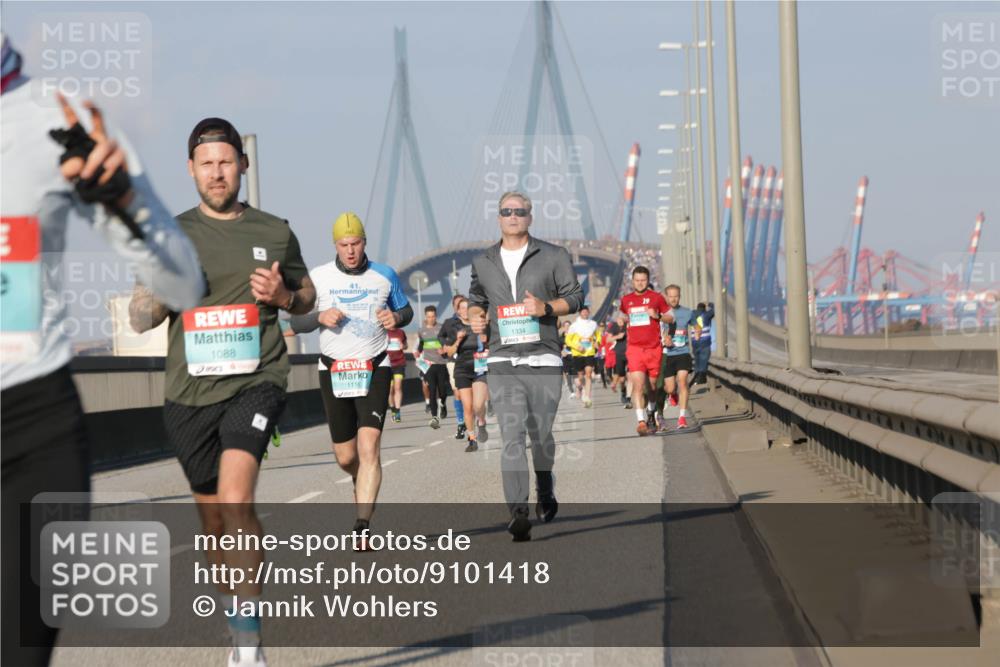 03.10.2025 - Köhlbrandbrückenlauf Jannik Wohlers http://msf.ph/oto/9101418 03.10.2025 09:48:59 Position 3 1088, 1116, 1334 meine-sportfotos.de