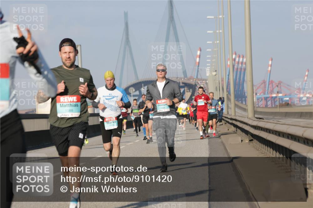 03.10.2025 - Köhlbrandbrückenlauf Jannik Wohlers http://msf.ph/oto/9101420 03.10.2025 09:48:59 Position 3 1088, 41, 1334, 1116 meine-sportfotos.de