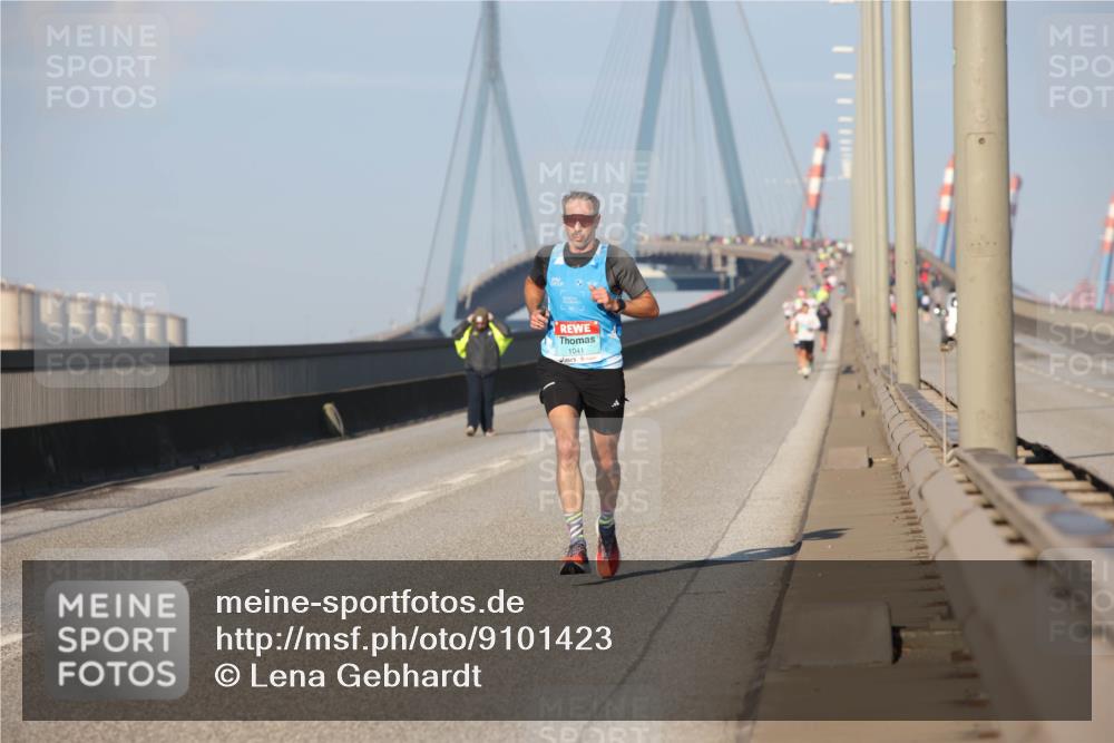 03.10.2025 - Köhlbrandbrückenlauf Lena Gebhardt http://msf.ph/oto/9101423 03.10.2025 09:36:37 Position 2  meine-sportfotos.de