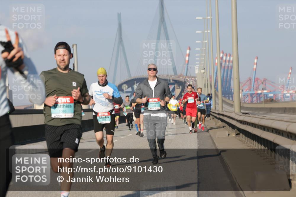 03.10.2025 - Köhlbrandbrückenlauf Jannik Wohlers http://msf.ph/oto/9101430 03.10.2025 09:48:59 Position 3 1088, 1116, 1334, 19 meine-sportfotos.de