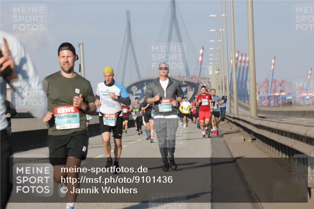 03.10.2025 - Köhlbrandbrückenlauf Jannik Wohlers http://msf.ph/oto/9101436 03.10.2025 09:48:59 Position 3 41, 1088, 1116, 1334 meine-sportfotos.de