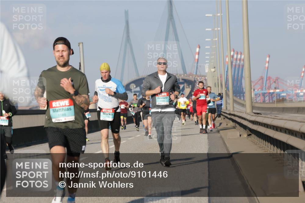 03.10.2025 - Köhlbrandbrückenlauf Jannik Wohlers http://msf.ph/oto/9101446 03.10.2025 09:48:59 Position 3 41, 1334, 1088, 1116 meine-sportfotos.de