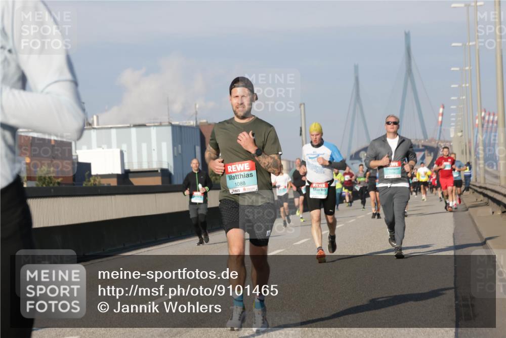 03.10.2025 - Köhlbrandbrückenlauf Jannik Wohlers http://msf.ph/oto/9101465 03.10.2025 09:49:00 Position 3 1088, 1116, 1334 meine-sportfotos.de