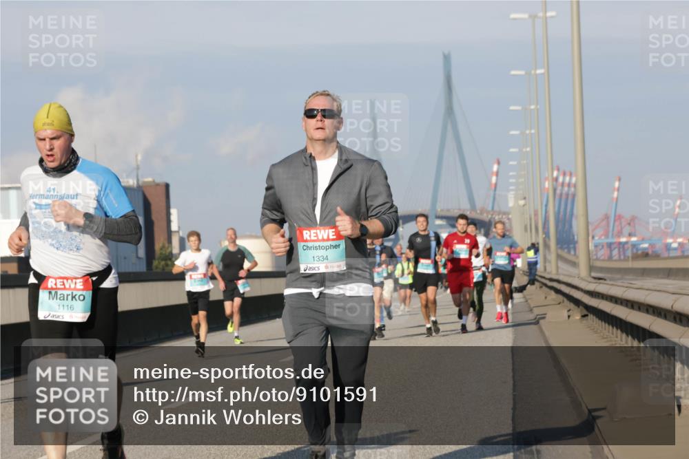 03.10.2025 - Köhlbrandbrückenlauf Jannik Wohlers http://msf.ph/oto/9101591 03.10.2025 09:49:03 Position 3 41, 29, 1116, 1334 meine-sportfotos.de
