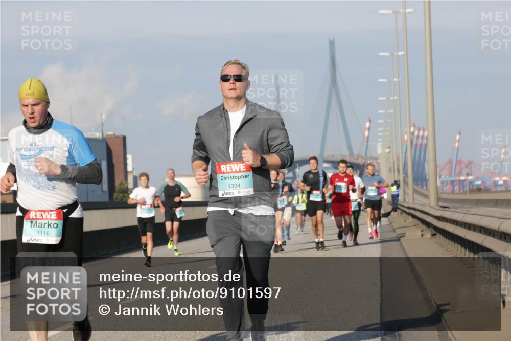 03.10.2025 - Köhlbrandbrückenlauf Jannik Wohlers http://msf.ph/oto/9101597 03.10.2025 09:49:03 Position 3 146, 41, 1116, 1334 meine-sportfotos.de
