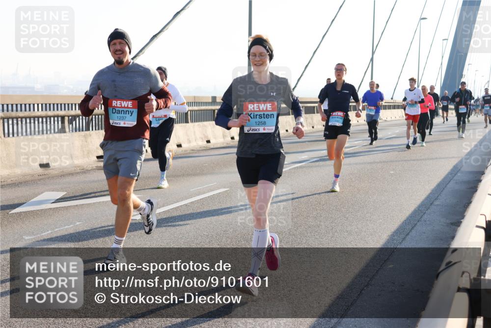 03.10.2025 - Köhlbrandbrückenlauf Strokosch-Dieckow http://msf.ph/oto/9101601 03.10.2025 09:21:47 Position 1 1237, 1258 meine-sportfotos.de