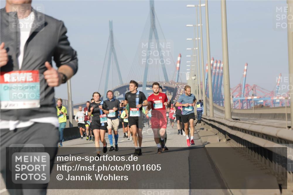03.10.2025 - Köhlbrandbrückenlauf Jannik Wohlers http://msf.ph/oto/9101605 03.10.2025 09:49:04 Position 3 1334, 19, 3521 meine-sportfotos.de