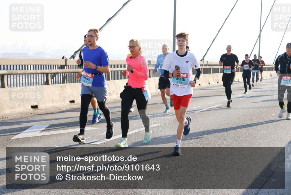 03.10.2025 - Köhlbrandbrückenlauf Strokosch-Dieckow http://msf.ph/oto/9101643 03.10.2025 09:21:51 Position 1 2801, 2728 meine-sportfotos.de