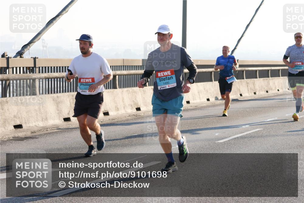 03.10.2025 - Köhlbrandbrückenlauf Strokosch-Dieckow http://msf.ph/oto/9101698 03.10.2025 09:22:03 Position 1 1271, 1490 meine-sportfotos.de