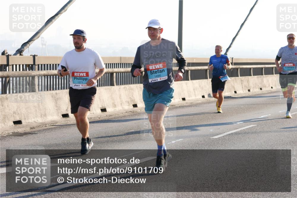 03.10.2025 - Köhlbrandbrückenlauf Strokosch-Dieckow http://msf.ph/oto/9101709 03.10.2025 09:22:03 Position 1 1271, 1490 meine-sportfotos.de