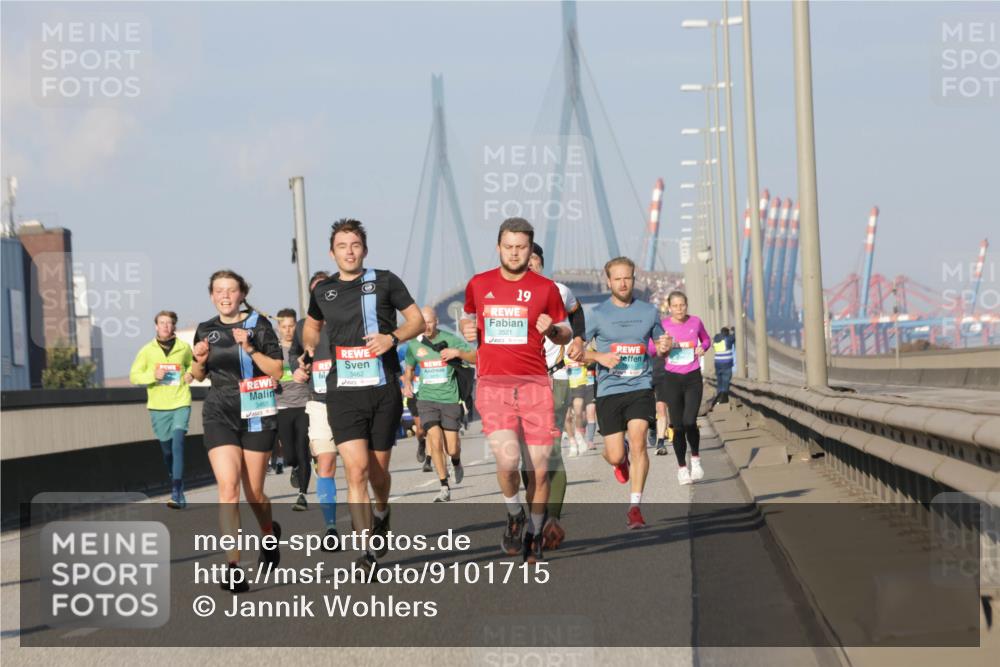 03.10.2025 - Köhlbrandbrückenlauf Jannik Wohlers http://msf.ph/oto/9101715 03.10.2025 09:49:08 Position 3 3462, 3465, 19, 3521 meine-sportfotos.de