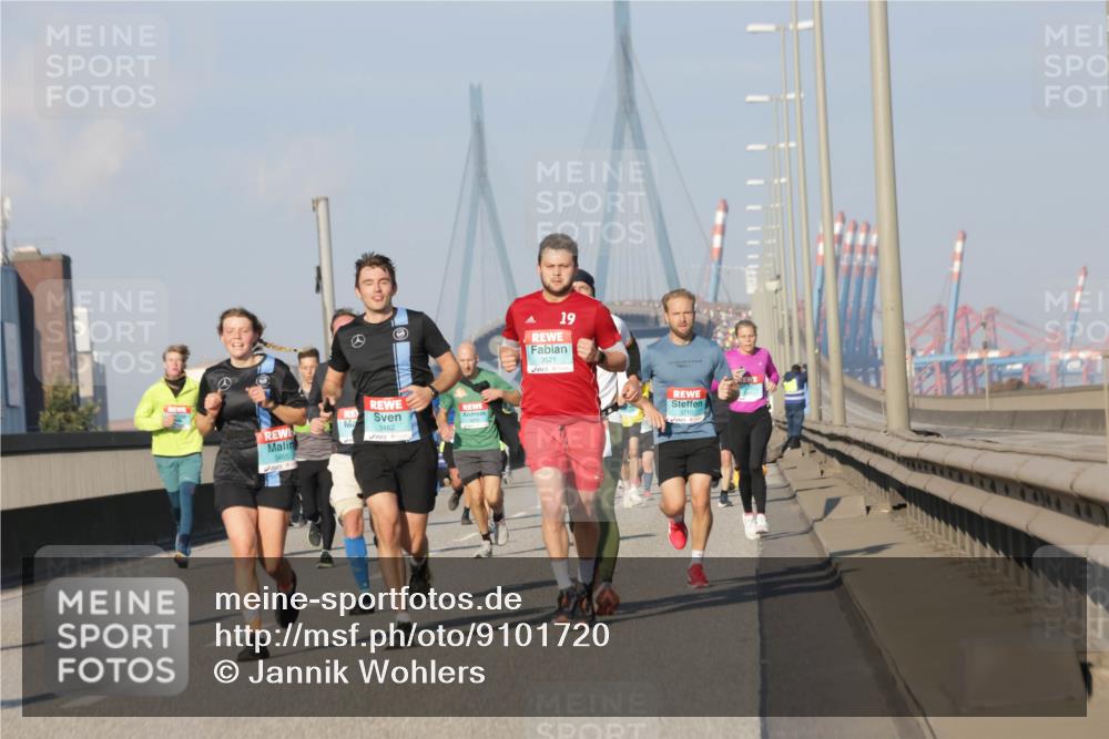 03.10.2025 - Köhlbrandbrückenlauf Jannik Wohlers http://msf.ph/oto/9101720 03.10.2025 09:49:08 Position 3 3462, 3465, 19, 3521 meine-sportfotos.de