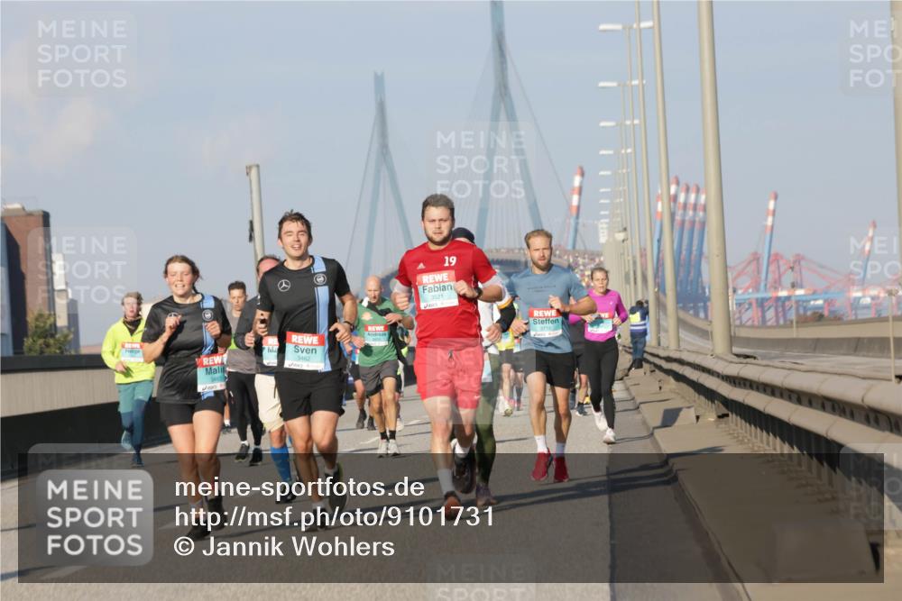 03.10.2025 - Köhlbrandbrückenlauf Jannik Wohlers http://msf.ph/oto/9101731 03.10.2025 09:49:09 Position 3 3462, 3465, 19, 3521, 3710 meine-sportfotos.de