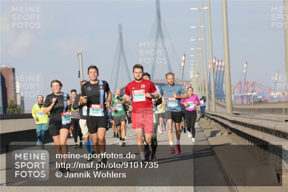 03.10.2025 - Köhlbrandbrückenlauf Jannik Wohlers http://msf.ph/oto/9101735 03.10.2025 09:49:09 Position 3 3465, 3462, 19, 3521, 3710 meine-sportfotos.de
