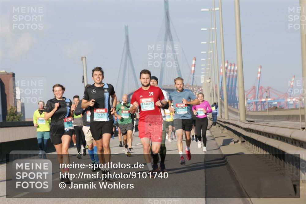 03.10.2025 - Köhlbrandbrückenlauf Jannik Wohlers http://msf.ph/oto/9101740 03.10.2025 09:49:09 Position 3 19, 3521, 3710, 3462 meine-sportfotos.de