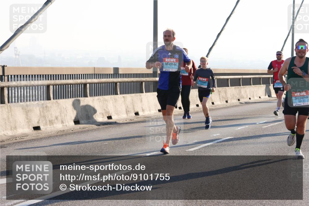 03.10.2025 - Köhlbrandbrückenlauf Strokosch-Dieckow http://msf.ph/oto/9101755 03.10.2025 09:22:10 Position 1 1215, 3205 meine-sportfotos.de