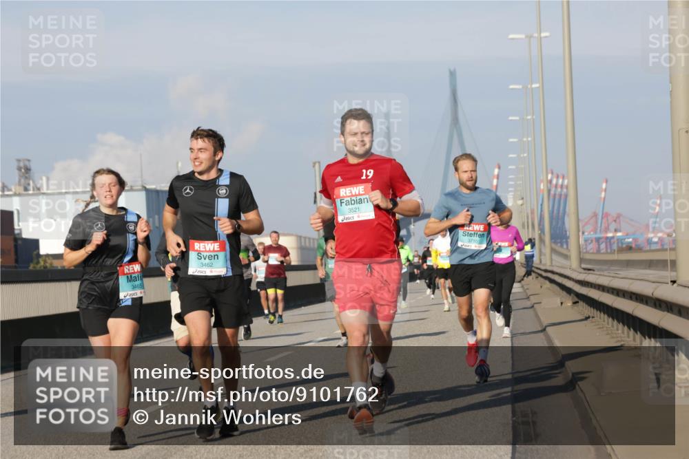 03.10.2025 - Köhlbrandbrückenlauf Jannik Wohlers http://msf.ph/oto/9101762 03.10.2025 09:49:12 Position 3 3465, 3462, 19, 3521, 3710 meine-sportfotos.de