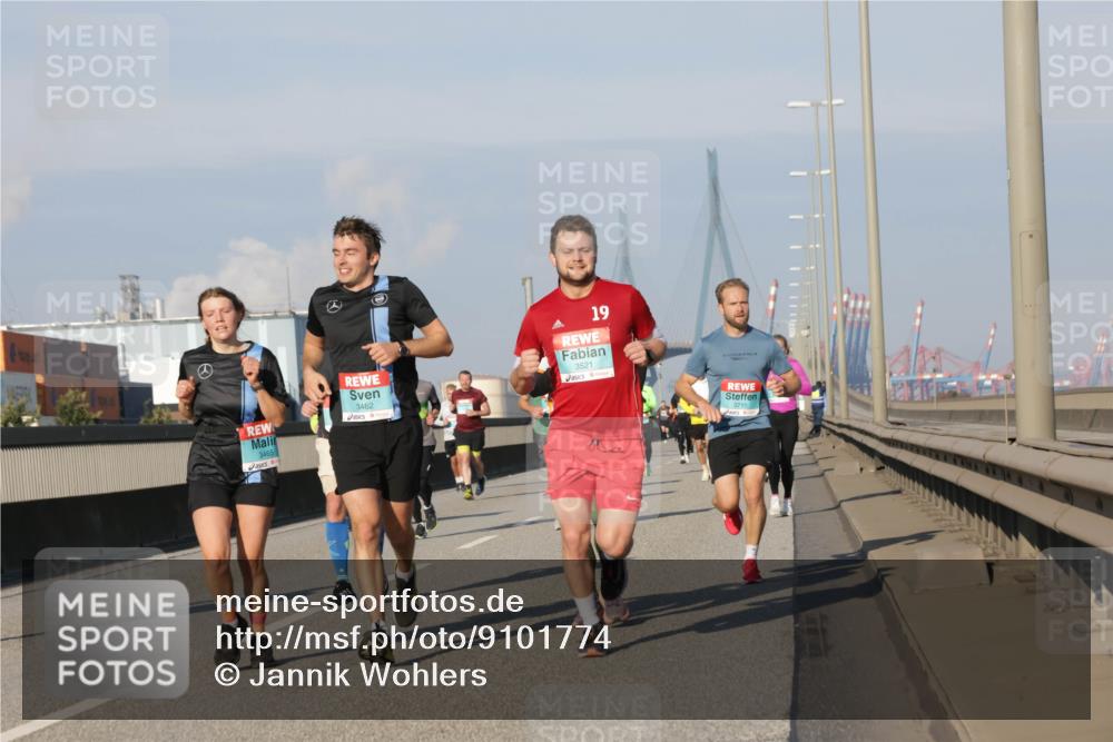 03.10.2025 - Köhlbrandbrückenlauf Jannik Wohlers http://msf.ph/oto/9101774 03.10.2025 09:49:12 Position 3 3462, 3465, 19, 3521, 3710 meine-sportfotos.de