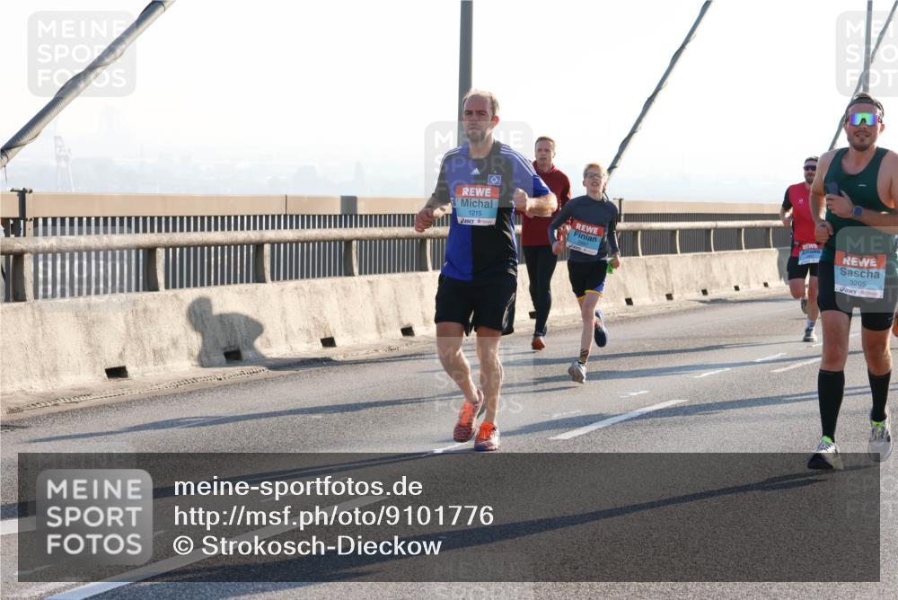 03.10.2025 - Köhlbrandbrückenlauf Strokosch-Dieckow http://msf.ph/oto/9101776 03.10.2025 09:22:10 Position 1 1215, 3205 meine-sportfotos.de