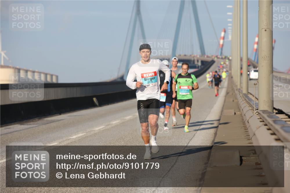 03.10.2025 - Köhlbrandbrückenlauf Lena Gebhardt http://msf.ph/oto/9101779 03.10.2025 09:37:02 Position 2 2176, 7777 meine-sportfotos.de