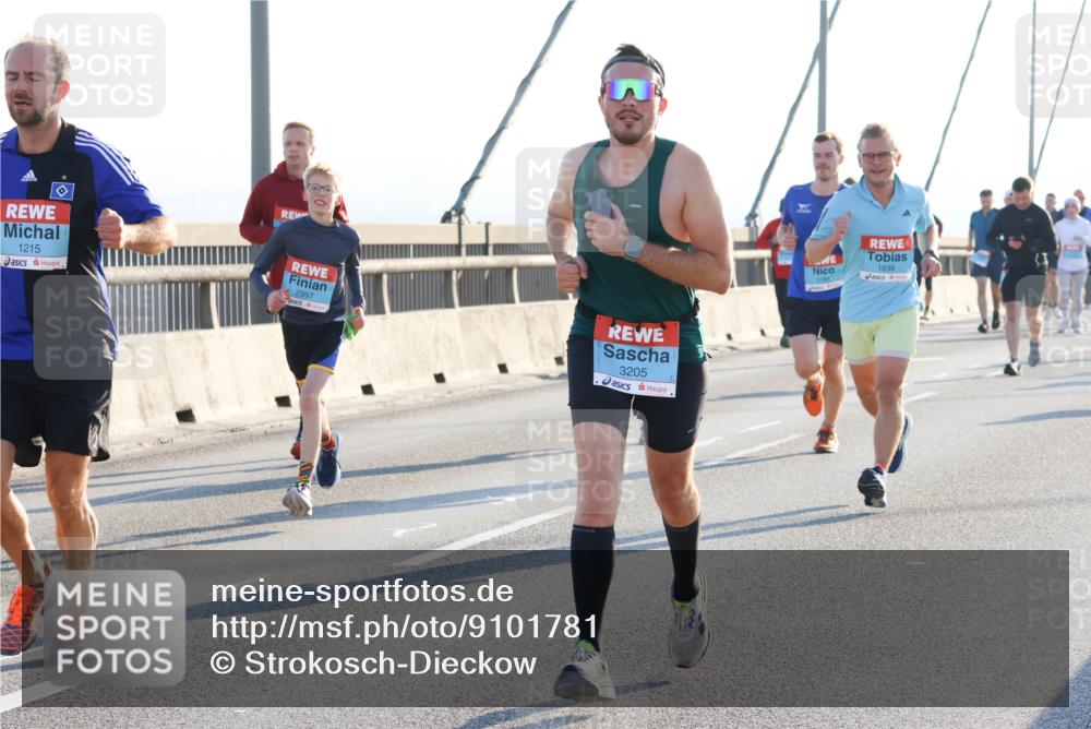 03.10.2025 - Köhlbrandbrückenlauf Strokosch-Dieckow http://msf.ph/oto/9101781 03.10.2025 09:22:11 Position 1 1215, 2997, 3205, 3181, 1639 meine-sportfotos.de