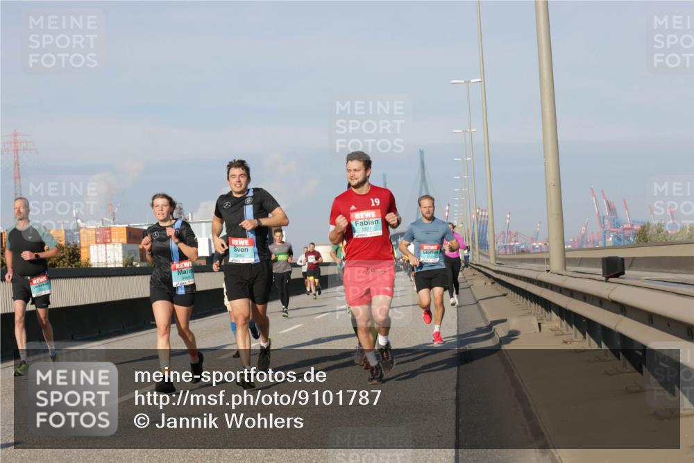 03.10.2025 - Köhlbrandbrückenlauf Jannik Wohlers http://msf.ph/oto/9101787 03.10.2025 09:49:13 Position 3 3462, 19, 3521 meine-sportfotos.de