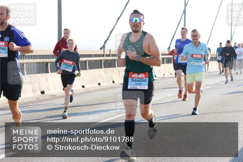 03.10.2025 - Köhlbrandbrückenlauf Strokosch-Dieckow http://msf.ph/oto/9101788 03.10.2025 09:22:11 Position 1 5, 2997, 3205, 1639 meine-sportfotos.de