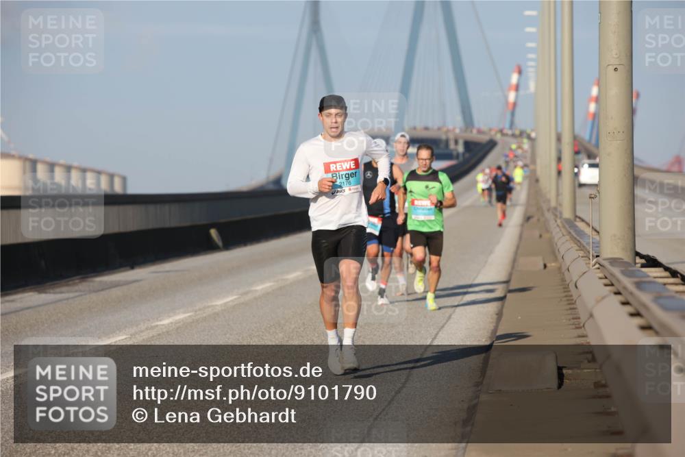 03.10.2025 - Köhlbrandbrückenlauf Lena Gebhardt http://msf.ph/oto/9101790 03.10.2025 09:37:02 Position 2 2176, 77 meine-sportfotos.de