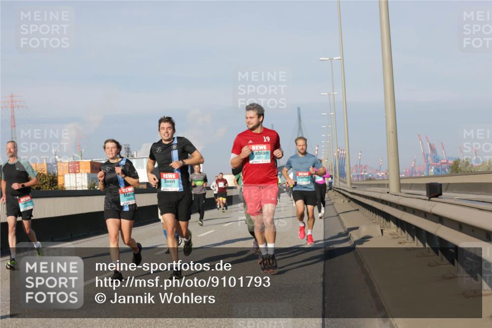 03.10.2025 - Köhlbrandbrückenlauf Jannik Wohlers http://msf.ph/oto/9101793 03.10.2025 09:49:13 Position 3 19, 3521, 3710 meine-sportfotos.de