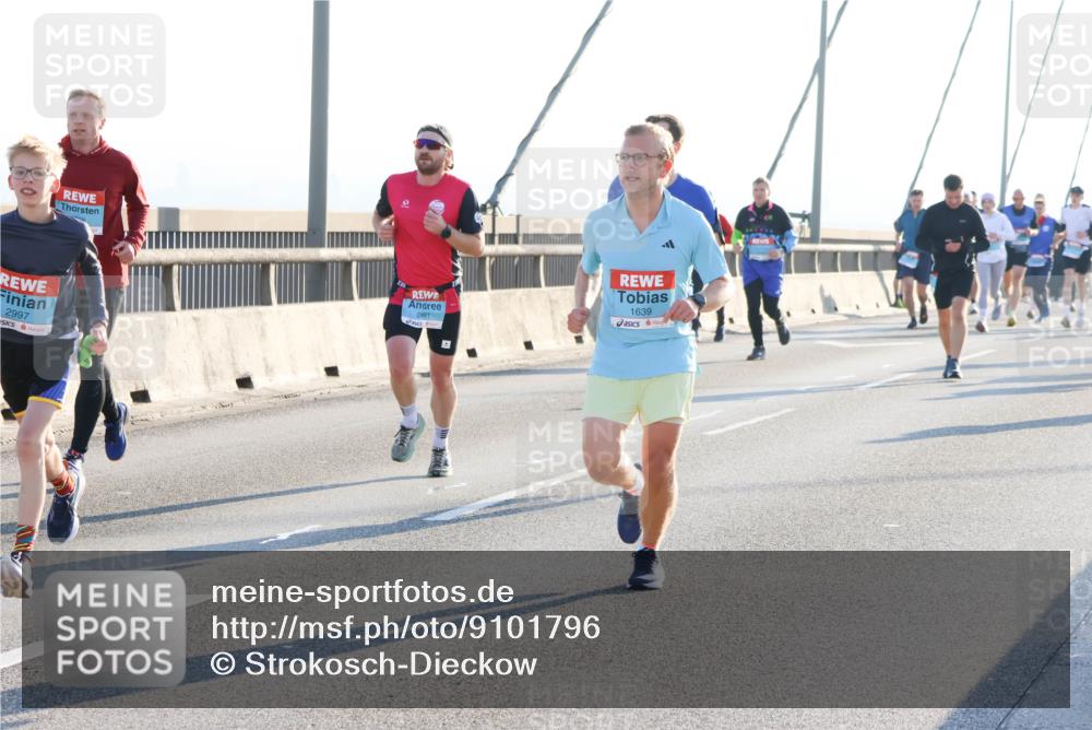 03.10.2025 - Köhlbrandbrückenlauf Strokosch-Dieckow http://msf.ph/oto/9101796 03.10.2025 09:22:12 Position 1 2997, 1639 meine-sportfotos.de