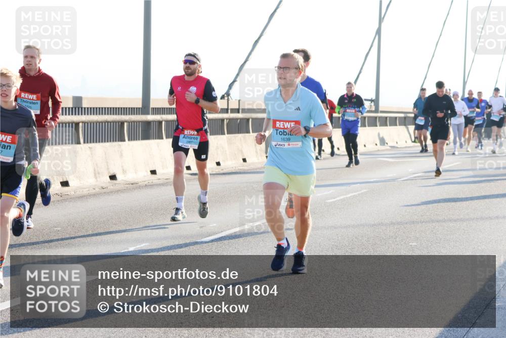 03.10.2025 - Köhlbrandbrückenlauf Strokosch-Dieckow http://msf.ph/oto/9101804 03.10.2025 09:22:12 Position 1 2961, 1639 meine-sportfotos.de