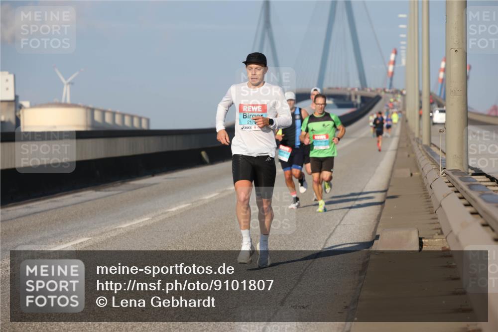 03.10.2025 - Köhlbrandbrückenlauf Lena Gebhardt http://msf.ph/oto/9101807 03.10.2025 09:37:03 Position 2 217, 777 meine-sportfotos.de
