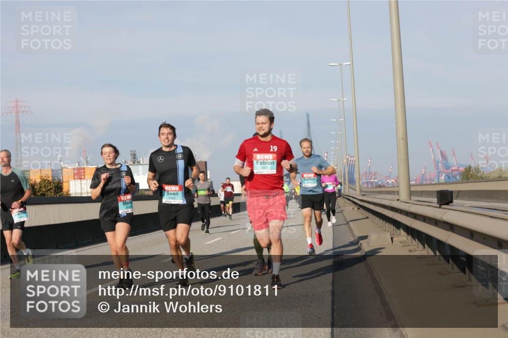 03.10.2025 - Köhlbrandbrückenlauf Jannik Wohlers http://msf.ph/oto/9101811 03.10.2025 09:49:13 Position 3 19, 3521 meine-sportfotos.de