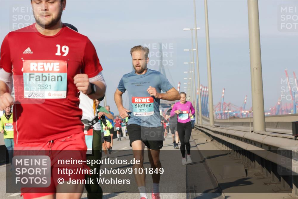 03.10.2025 - Köhlbrandbrückenlauf Jannik Wohlers http://msf.ph/oto/9101849 03.10.2025 09:49:15 Position 3 19, 3521, 3710 meine-sportfotos.de
