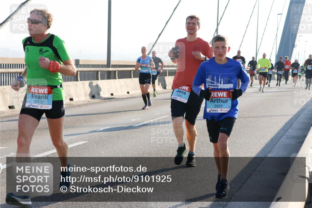 03.10.2025 - Köhlbrandbrückenlauf Strokosch-Dieckow http://msf.ph/oto/9101925 03.10.2025 09:22:24 Position 1 2710, 1231, 2920 meine-sportfotos.de