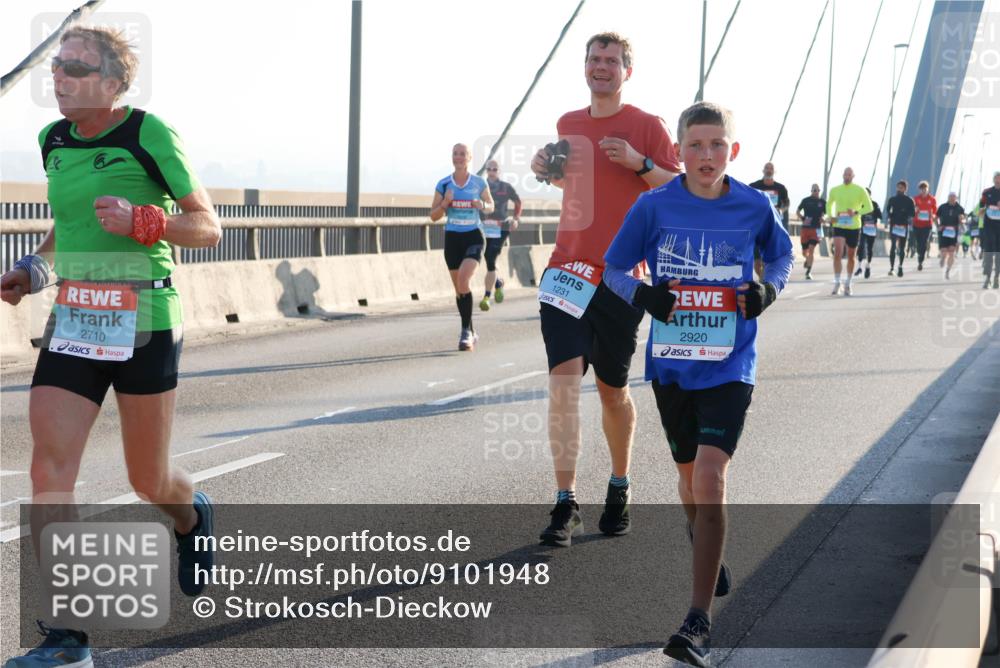 03.10.2025 - Köhlbrandbrückenlauf Strokosch-Dieckow http://msf.ph/oto/9101948 03.10.2025 09:22:25 Position 1 2710, 1231, 2920 meine-sportfotos.de