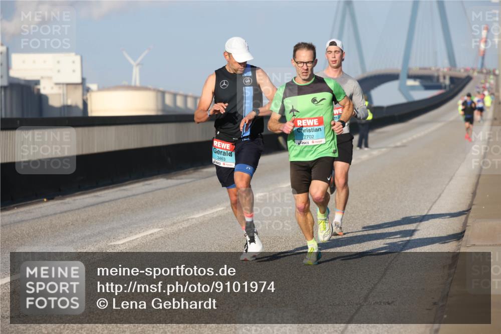 03.10.2025 - Köhlbrandbrückenlauf Lena Gebhardt http://msf.ph/oto/9101974 03.10.2025 09:37:07 Position 2 3463, 2702 meine-sportfotos.de