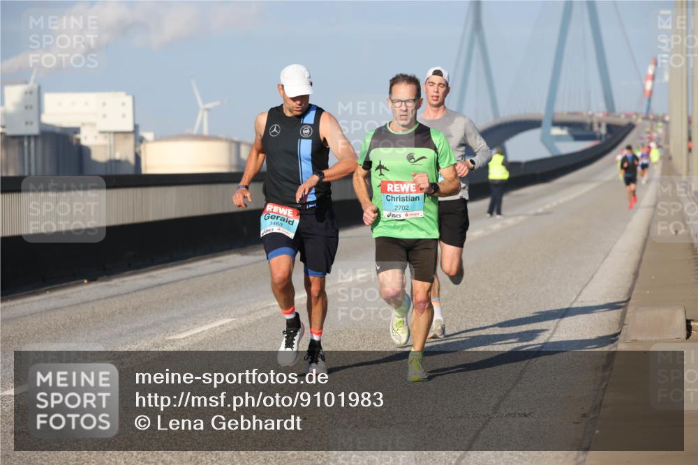 03.10.2025 - Köhlbrandbrückenlauf Lena Gebhardt http://msf.ph/oto/9101983 03.10.2025 09:37:07 Position 2 3463, 2702 meine-sportfotos.de