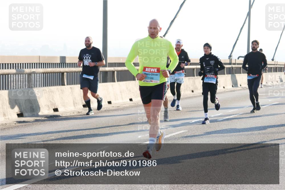 03.10.2025 - Köhlbrandbrückenlauf Strokosch-Dieckow http://msf.ph/oto/9101986 03.10.2025 09:22:31 Position 1 1168 meine-sportfotos.de