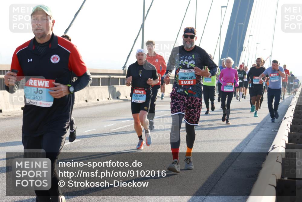 03.10.2025 - Köhlbrandbrückenlauf Strokosch-Dieckow http://msf.ph/oto/9102016 03.10.2025 09:22:34 Position 1 3403, 3091, 8901 meine-sportfotos.de