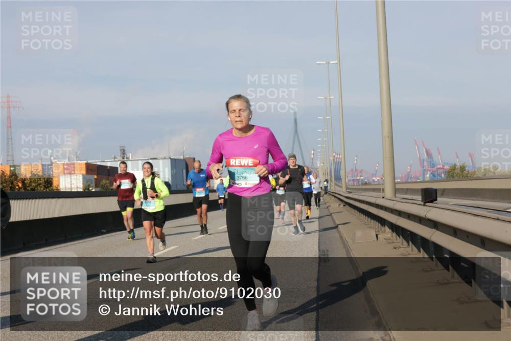 03.10.2025 - Köhlbrandbrückenlauf Jannik Wohlers http://msf.ph/oto/9102030 03.10.2025 09:49:20 Position 3 3766 meine-sportfotos.de