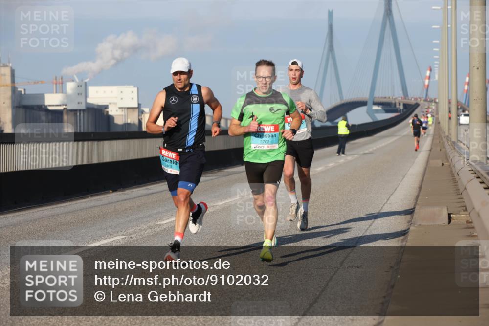 03.10.2025 - Köhlbrandbrückenlauf Lena Gebhardt http://msf.ph/oto/9102032 03.10.2025 09:37:08 Position 2  meine-sportfotos.de