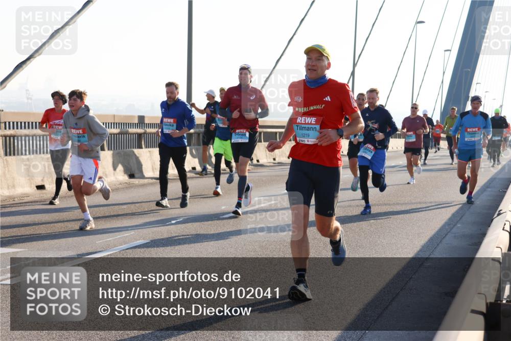03.10.2025 - Köhlbrandbrückenlauf Strokosch-Dieckow http://msf.ph/oto/9102041 03.10.2025 09:22:47 Position 1 1219 meine-sportfotos.de