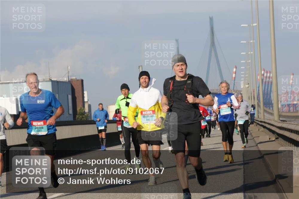 03.10.2025 - Köhlbrandbrückenlauf Jannik Wohlers http://msf.ph/oto/9102067 03.10.2025 09:49:22 Position 3 1543, 10, 1702 meine-sportfotos.de
