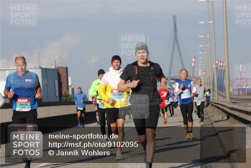 03.10.2025 - Köhlbrandbrückenlauf Jannik Wohlers http://msf.ph/oto/9102095 03.10.2025 09:49:22 Position 3 1543, 1702 meine-sportfotos.de
