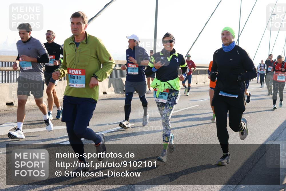 03.10.2025 - Köhlbrandbrückenlauf Strokosch-Dieckow http://msf.ph/oto/9102101 03.10.2025 09:22:56 Position 1 3817, 1517, 2843, 1398 meine-sportfotos.de