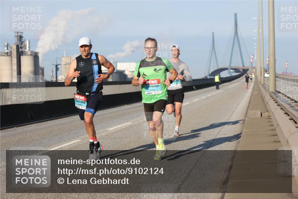 03.10.2025 - Köhlbrandbrückenlauf Lena Gebhardt http://msf.ph/oto/9102124 03.10.2025 09:37:09 Position 2 3463, 2702 meine-sportfotos.de
