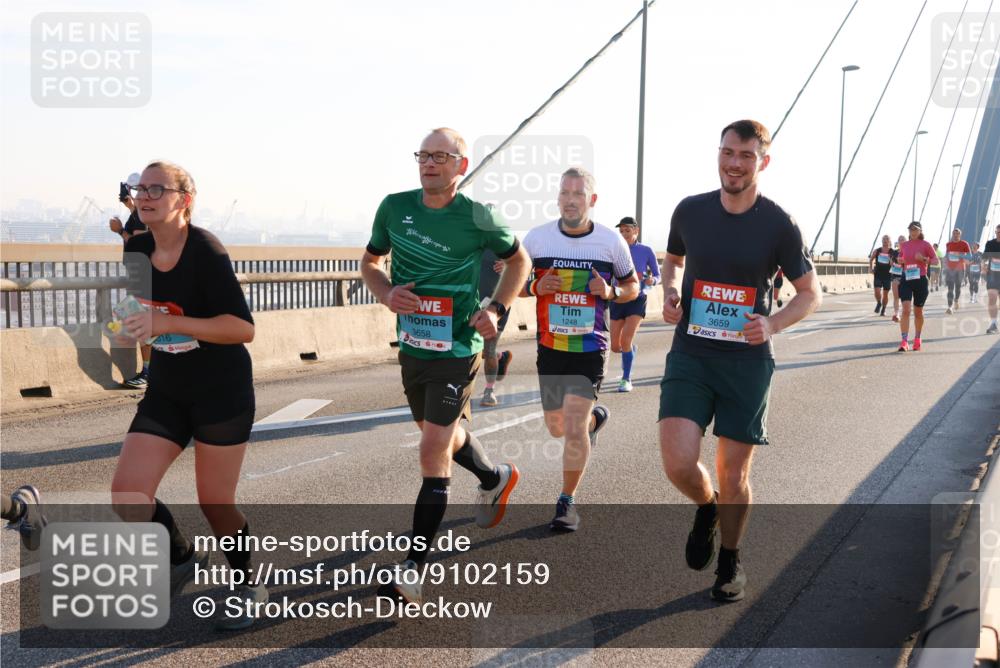 03.10.2025 - Köhlbrandbrückenlauf Strokosch-Dieckow http://msf.ph/oto/9102159 03.10.2025 09:23:11 Position 1 3658, 1248, 3659 meine-sportfotos.de